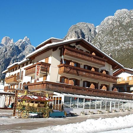 Albergo Ristorante Cacciatori أورونزو دي كادوري المظهر الخارجي الصورة