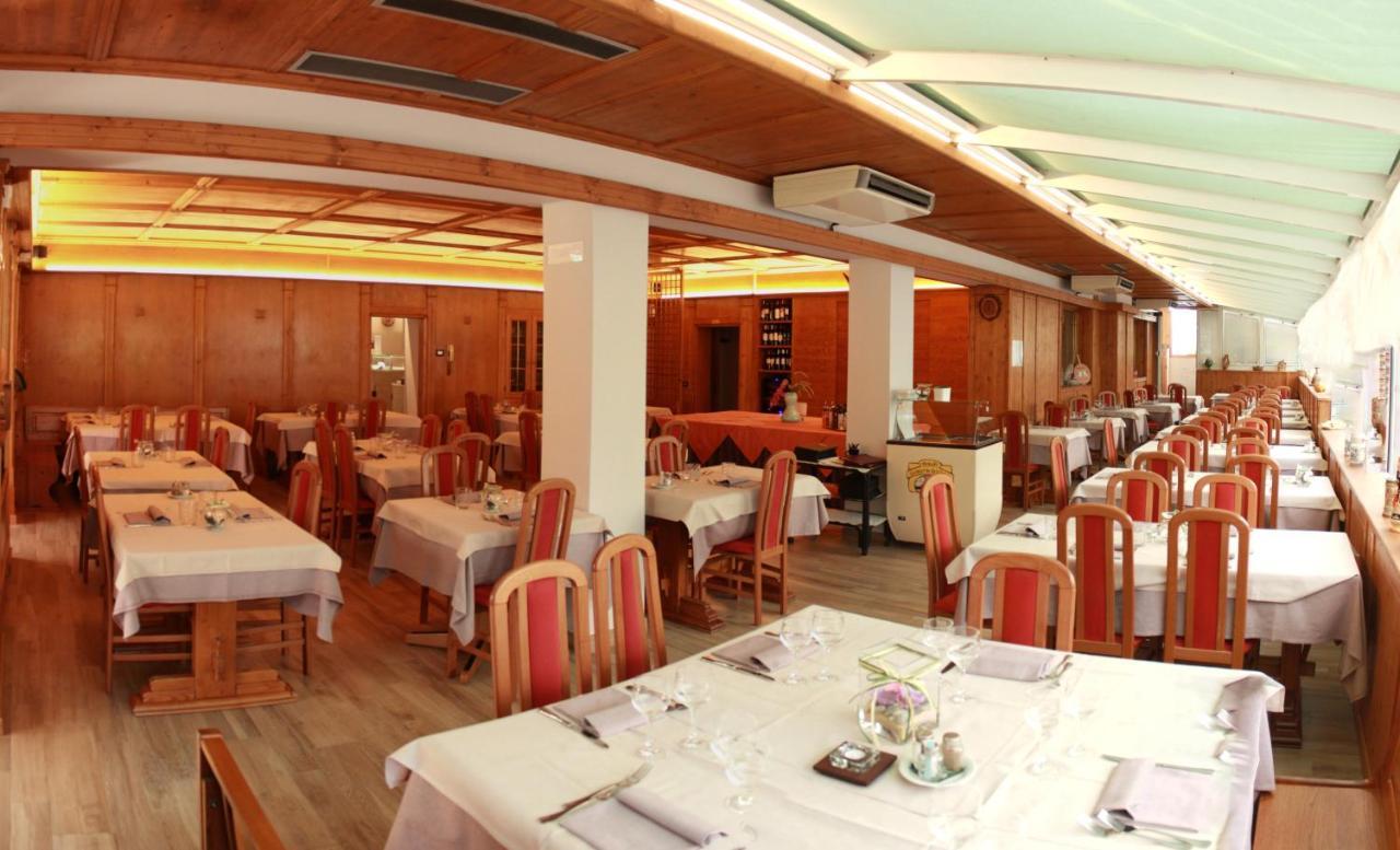 Albergo Ristorante Cacciatori أورونزو دي كادوري المظهر الخارجي الصورة