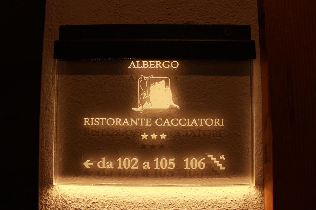 Albergo Ristorante Cacciatori أورونزو دي كادوري المظهر الخارجي الصورة