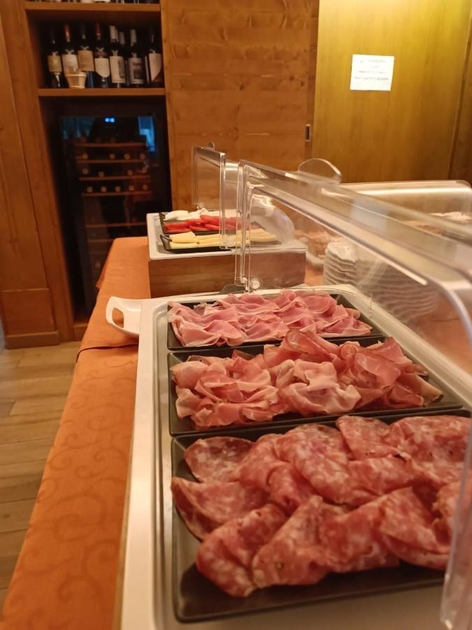 Albergo Ristorante Cacciatori أورونزو دي كادوري المظهر الخارجي الصورة