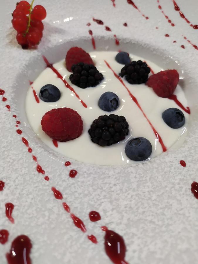 Albergo Ristorante Cacciatori أورونزو دي كادوري المظهر الخارجي الصورة