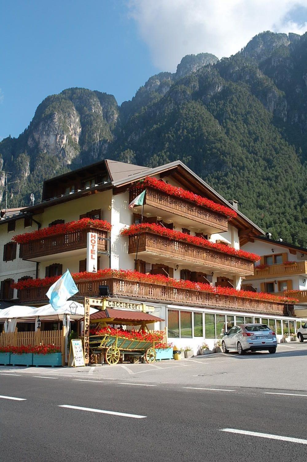 Albergo Ristorante Cacciatori أورونزو دي كادوري المظهر الخارجي الصورة