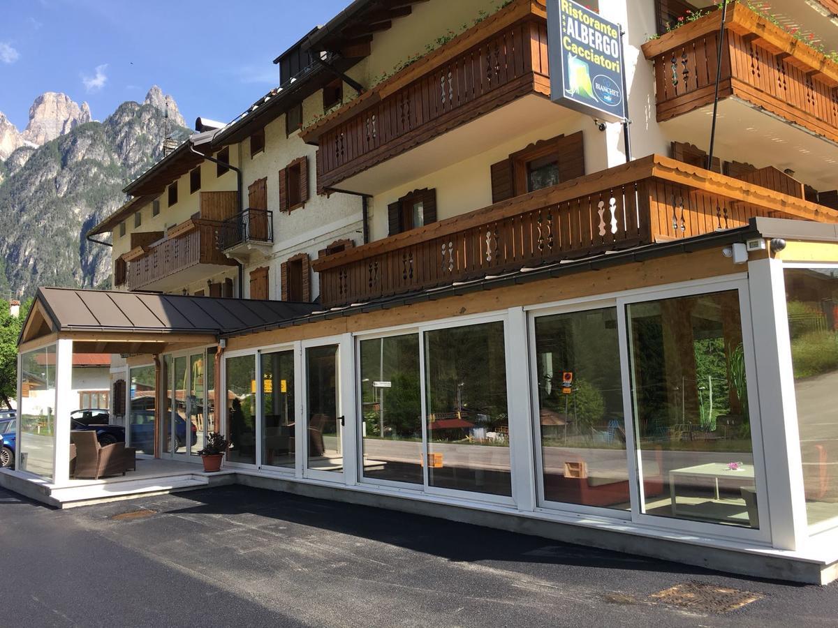 Albergo Ristorante Cacciatori أورونزو دي كادوري المظهر الخارجي الصورة