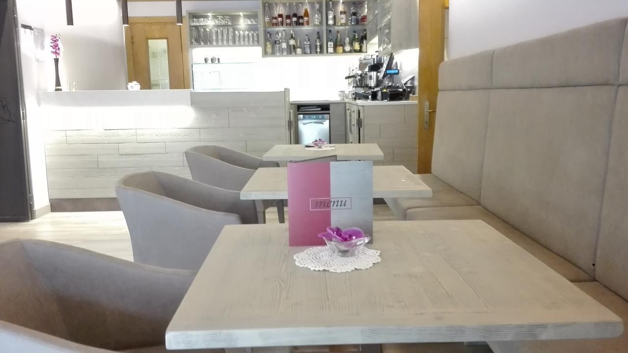 Albergo Ristorante Cacciatori أورونزو دي كادوري المظهر الخارجي الصورة