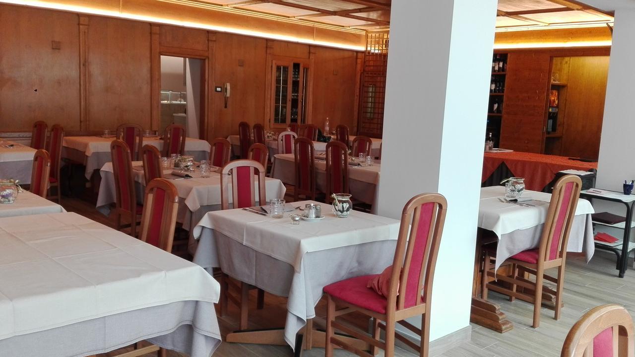 Albergo Ristorante Cacciatori أورونزو دي كادوري المظهر الخارجي الصورة