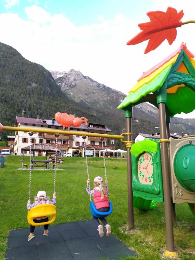 Albergo Ristorante Cacciatori أورونزو دي كادوري المظهر الخارجي الصورة