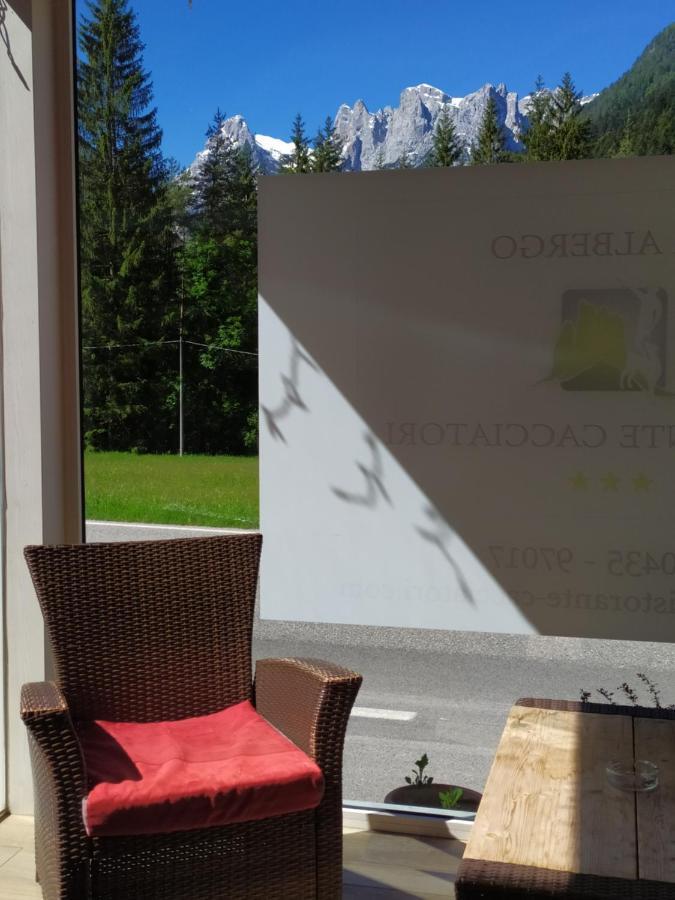Albergo Ristorante Cacciatori أورونزو دي كادوري المظهر الخارجي الصورة